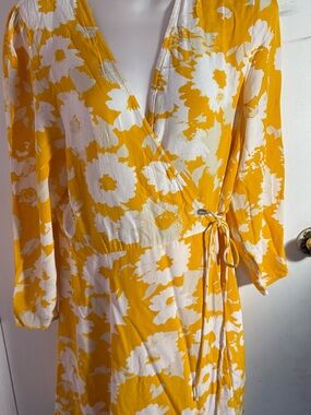 SAMSOE Yellow and White Floral Wrap Dress